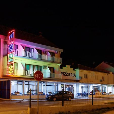 Motel "Tri Lovca" Knin Dış mekan fotoğraf