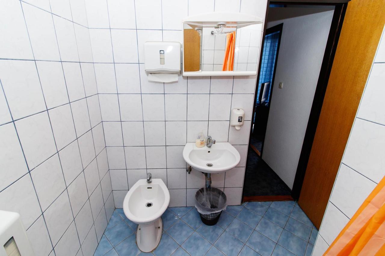 Motel "Tri Lovca" Knin Oda fotoğraf