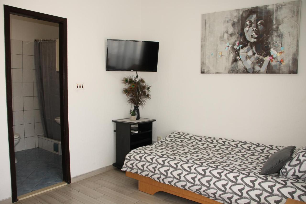 Motel "Tri Lovca" Knin Dış mekan fotoğraf