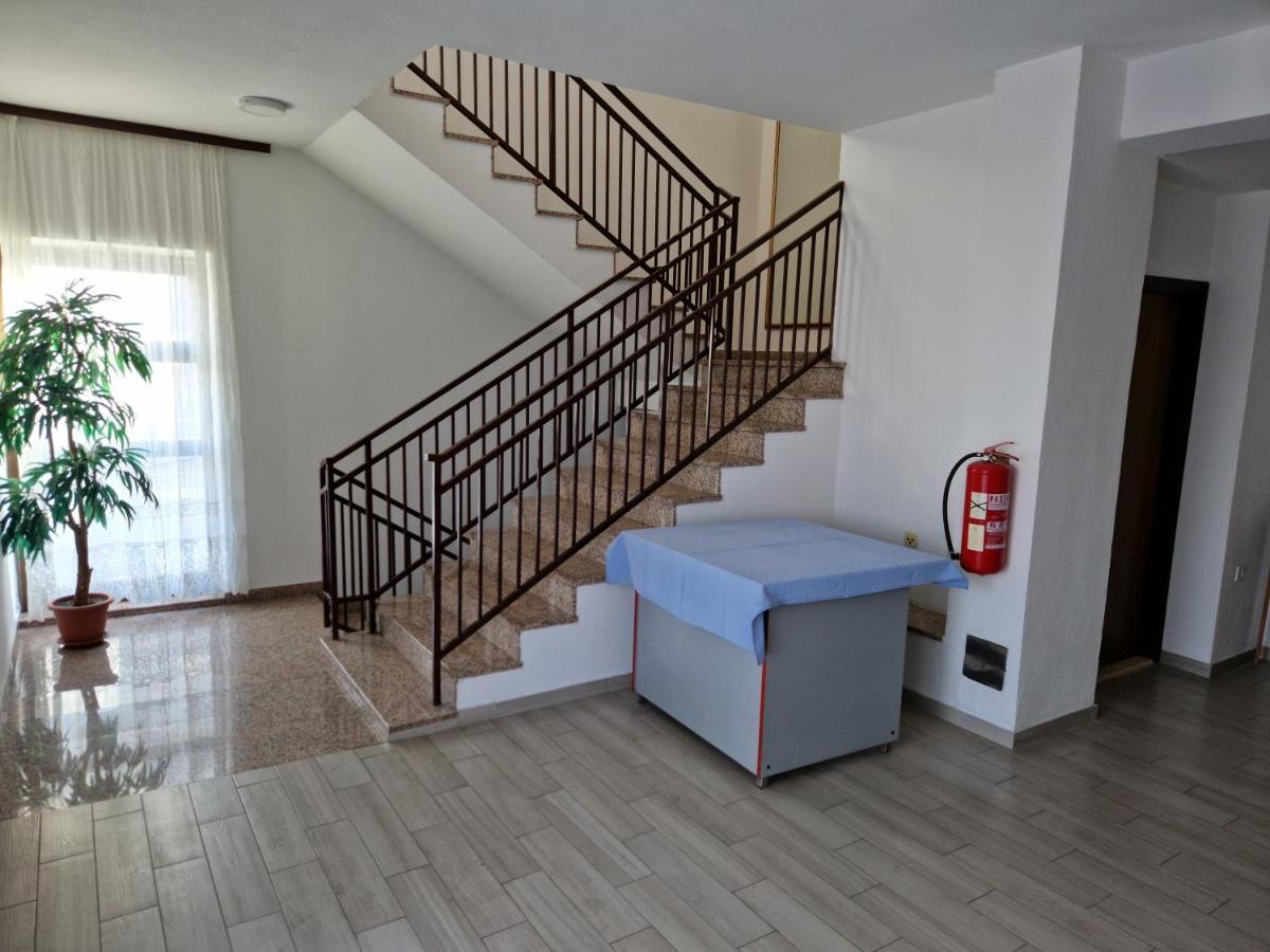 Motel "Tri Lovca" Knin Dış mekan fotoğraf