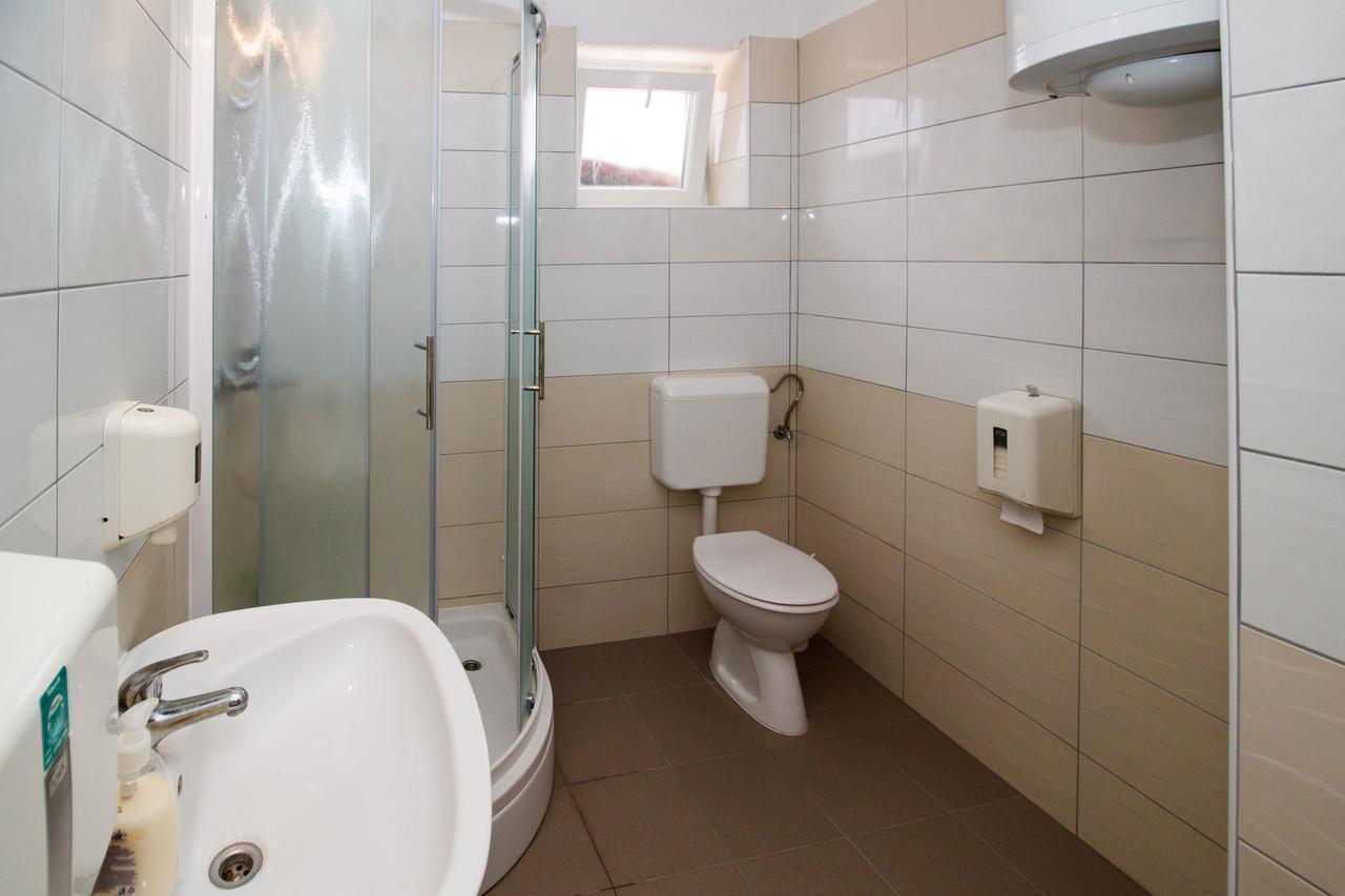 Motel "Tri Lovca" Knin Dış mekan fotoğraf