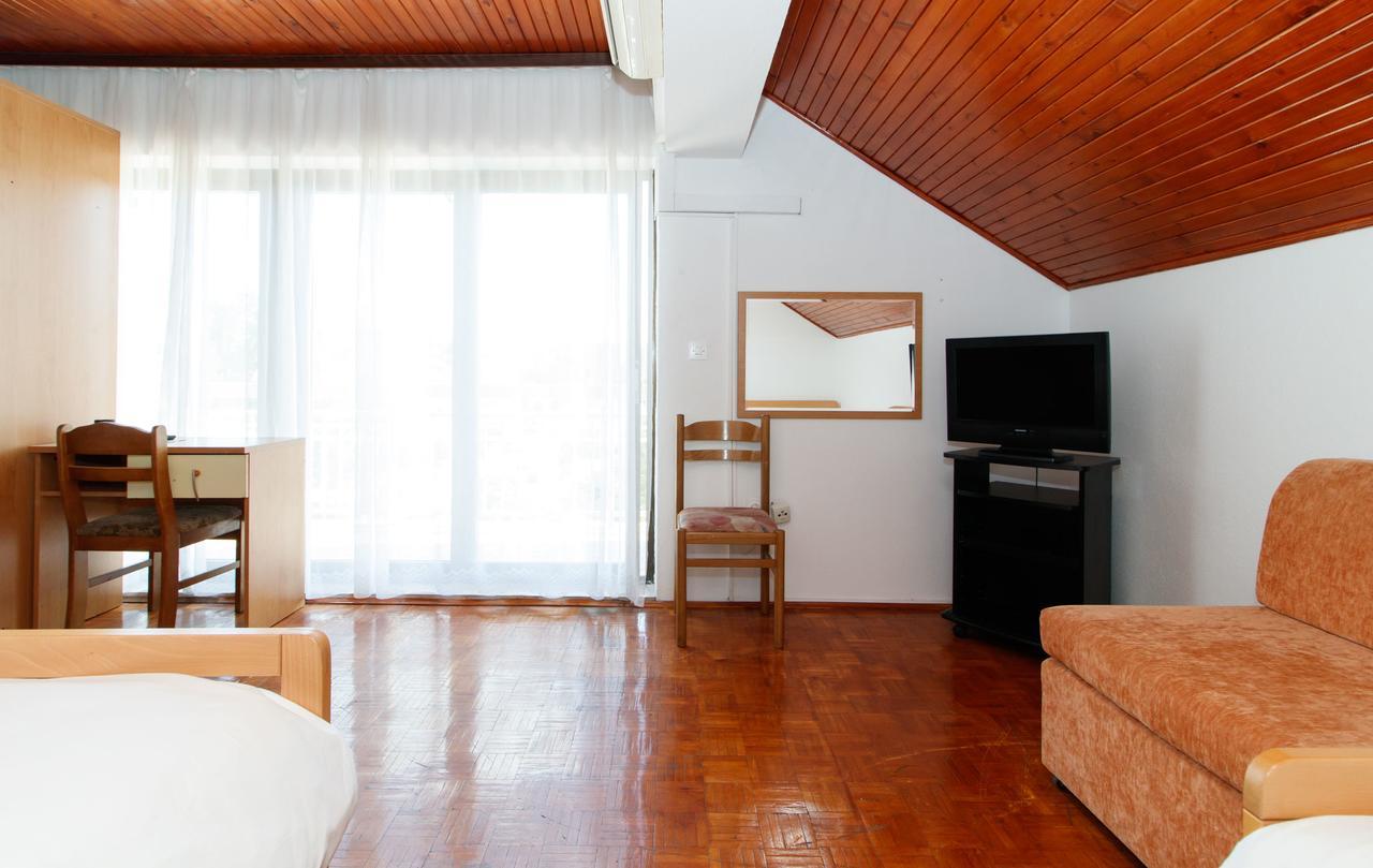 Motel "Tri Lovca" Knin Dış mekan fotoğraf